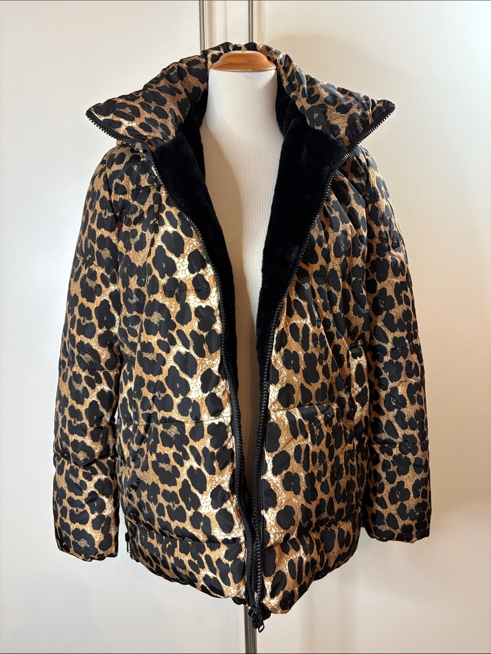 Apparis Leopard-Print Puffer Jacket in Black & Gold L